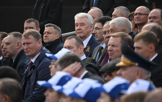 Президент РФ В. Путин принял участие в параде Победы в Москве