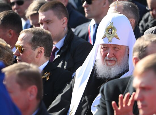 Президент РФ В. Путин принял участие в параде Победы в Москве