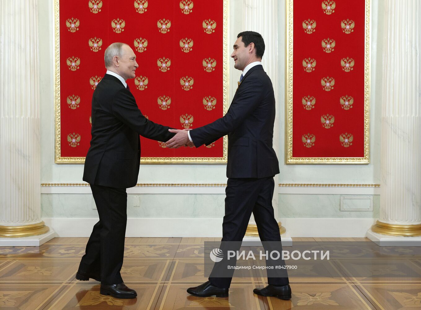 Встреча президента РФ В. Путина с гостями перед началом парада