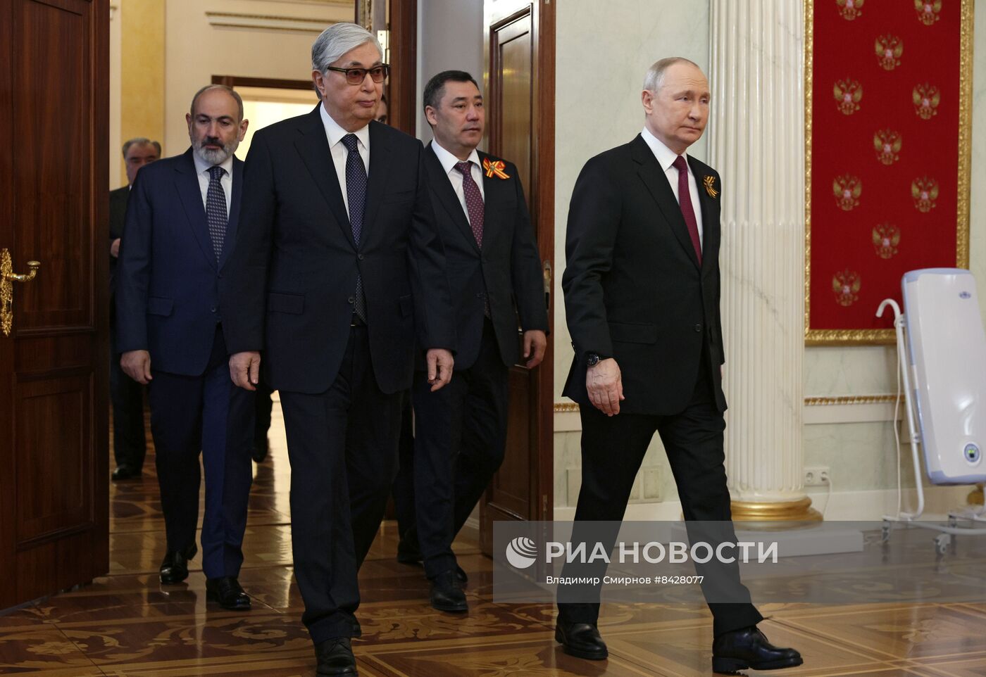 Встреча президента РФ В. Путина с гостями перед началом парада