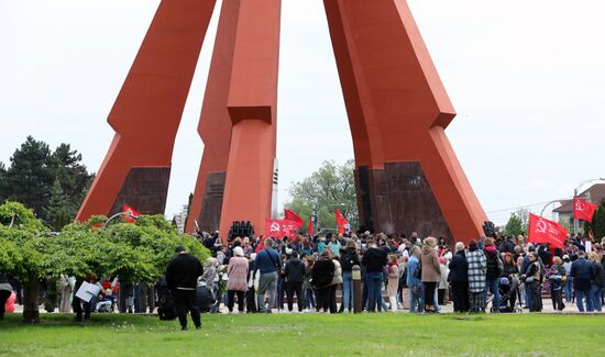 Акция "Бессмертный полк" в странах ближнего зарубежья