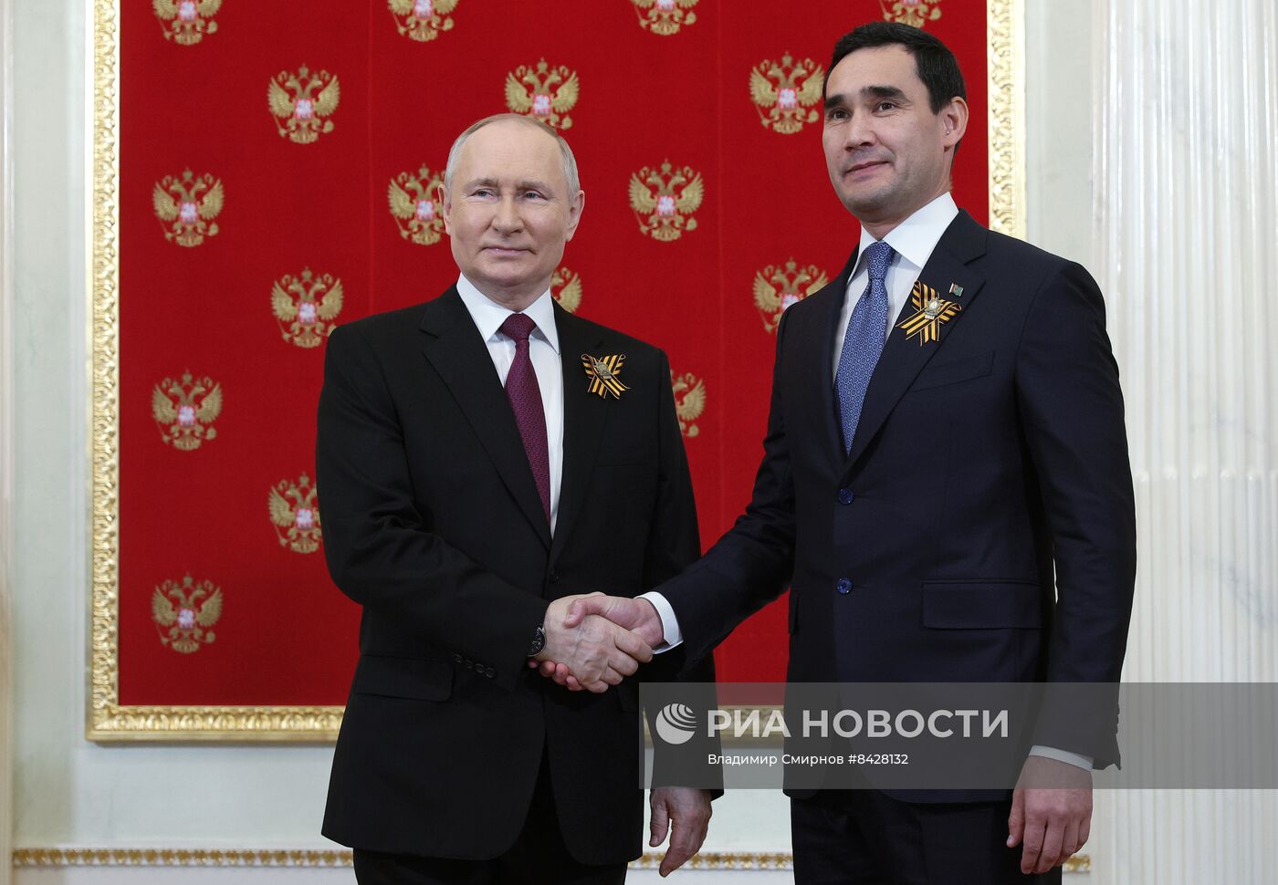 Встреча президента РФ В. Путина с гостями перед началом парада