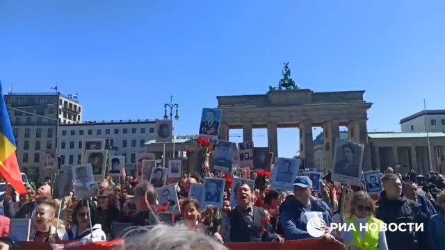 Акция "Бессмертный полк" проходит в Берлине