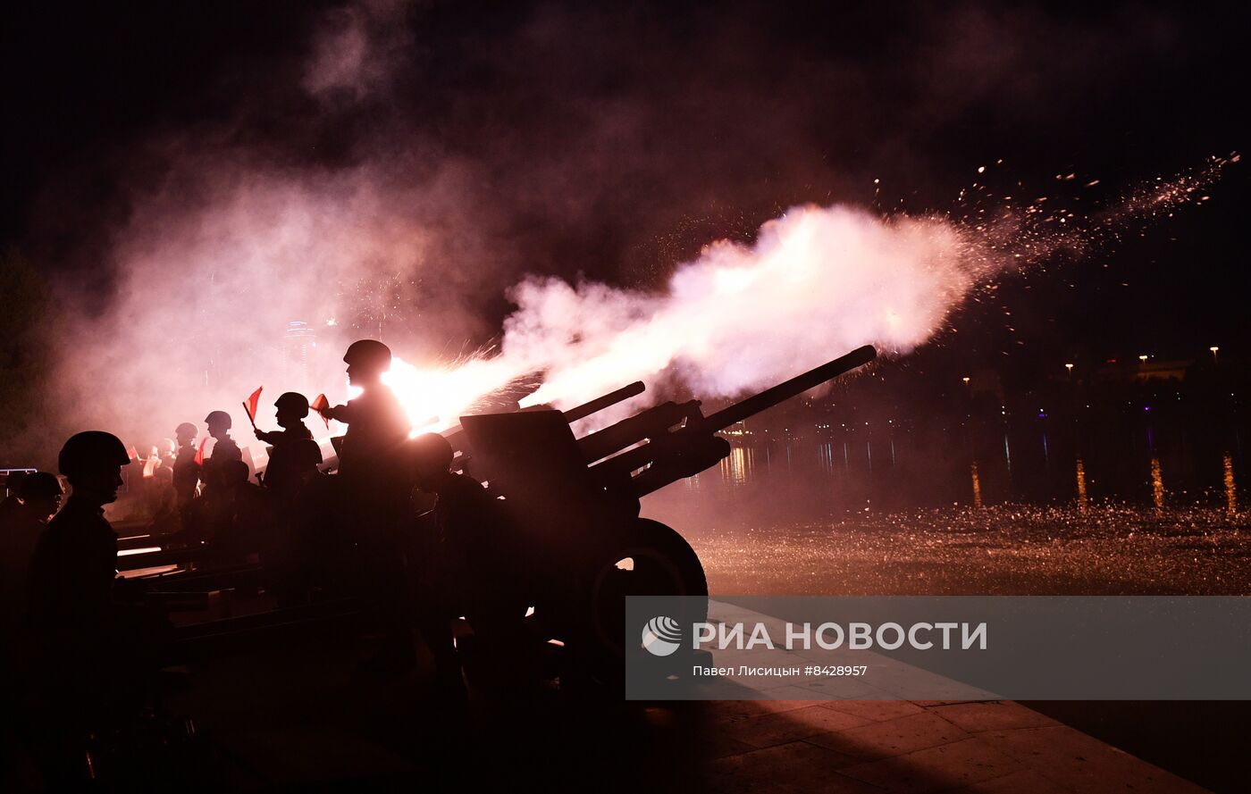 Праздничный салют в честь Дня Победы в городах России