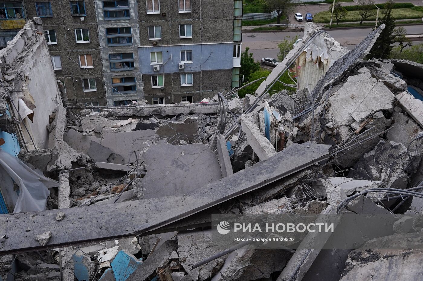 Последствия удара из РСЗО HIMARS по жилому дому в ЛНР