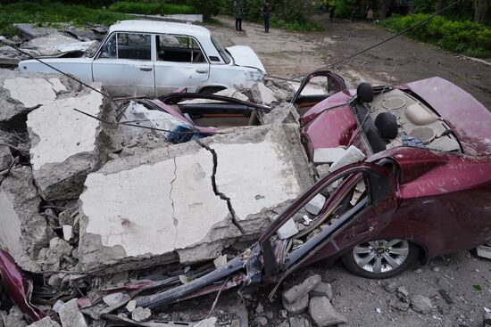 Последствия удара из РСЗО HIMARS по жилому дому в ЛНР