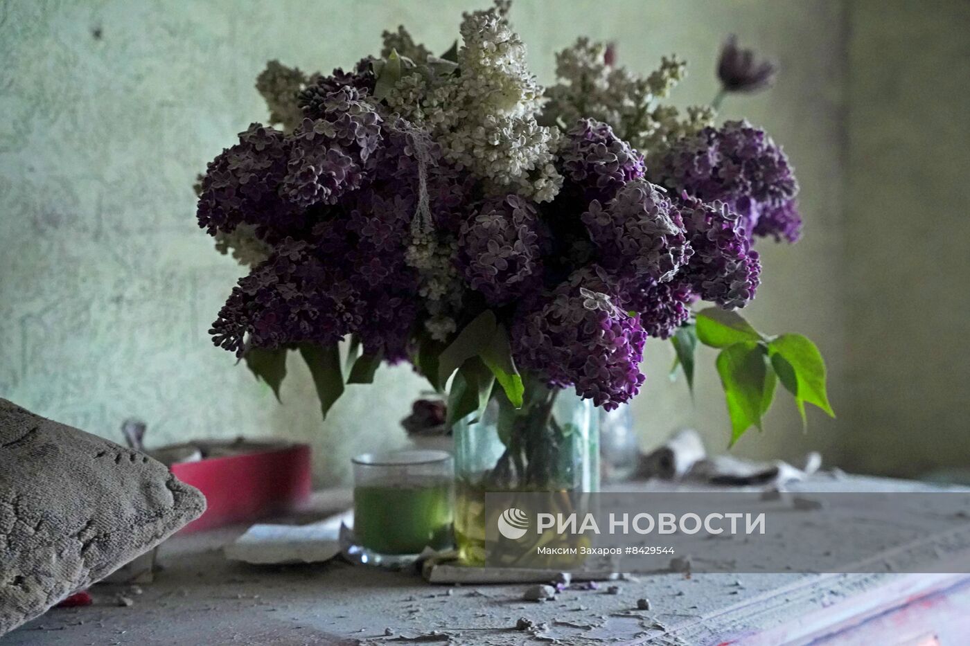 Последствия удара из РСЗО HIMARS по жилому дому в ЛНР