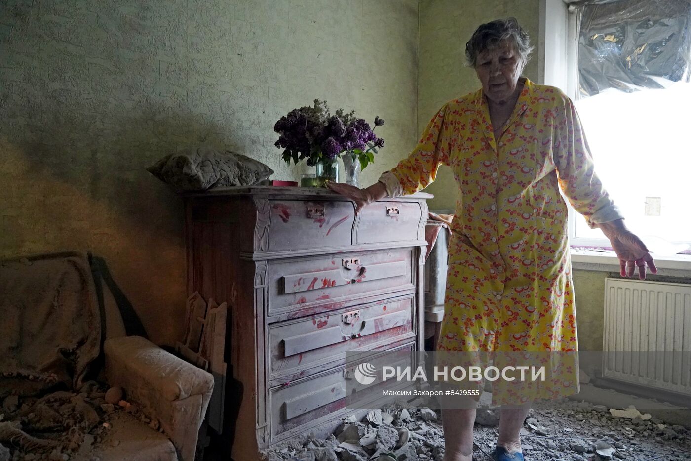 Последствия удара из РСЗО HIMARS по жилому дому в ЛНР