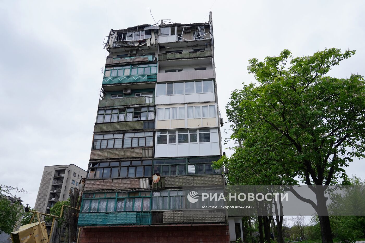 Последствия удара из РСЗО HIMARS по жилому дому в ЛНР