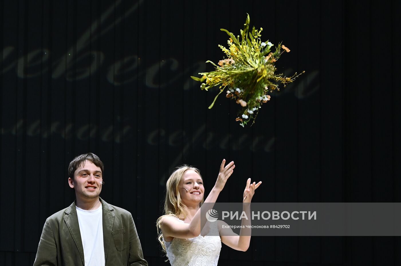 Спектакль "Богатые невесты. Новый сезон" в театре на Бронной 