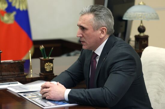 Рабочая встреча президента РФ В. Путина с губернатором Тюменской области А. Моором