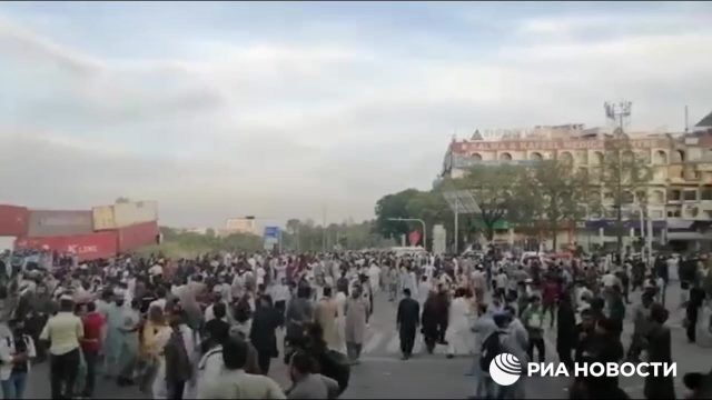 В Пакистане продолжаются беспорядки