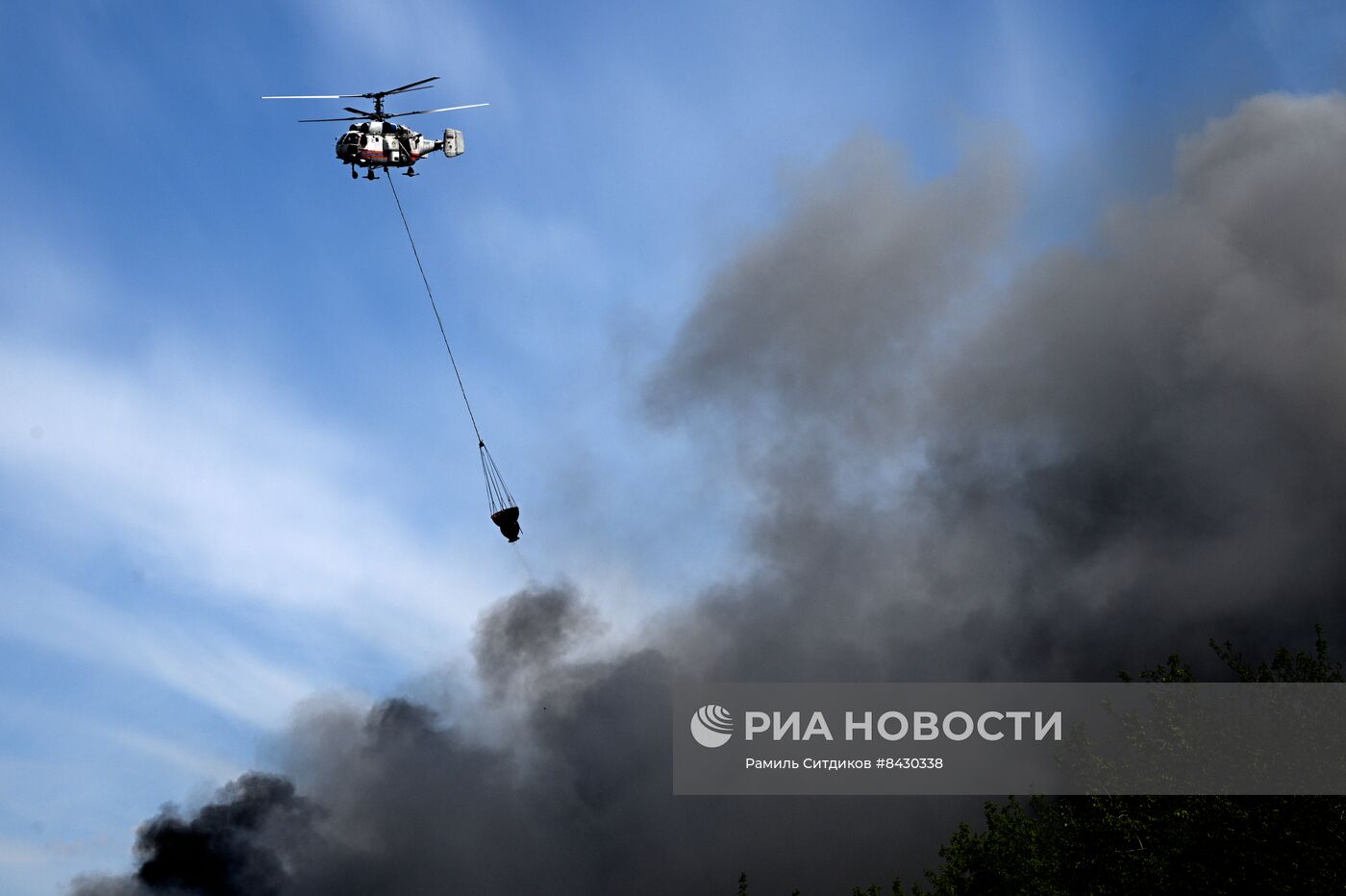 В подмосковном Дзержинском загорелись покрышки