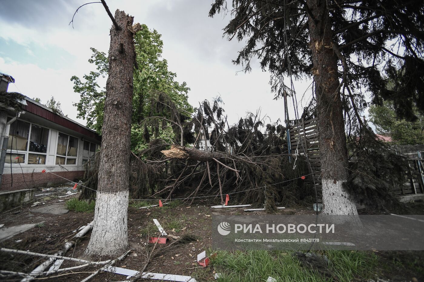 Последствия обстрела города Пологи Запорожской области