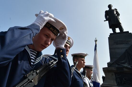 Срок службы вмф 2024. Военнослужащий ЧФ. Черноморский флот солдаты. День Черноморского флота. С днем ВМФ.