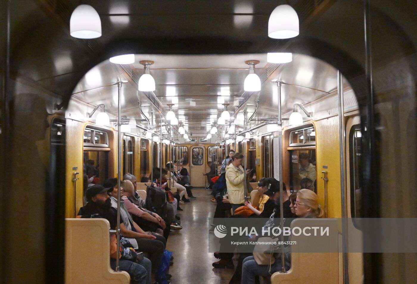 Парад поездов, посвященный 88-летию Московского метрополитена