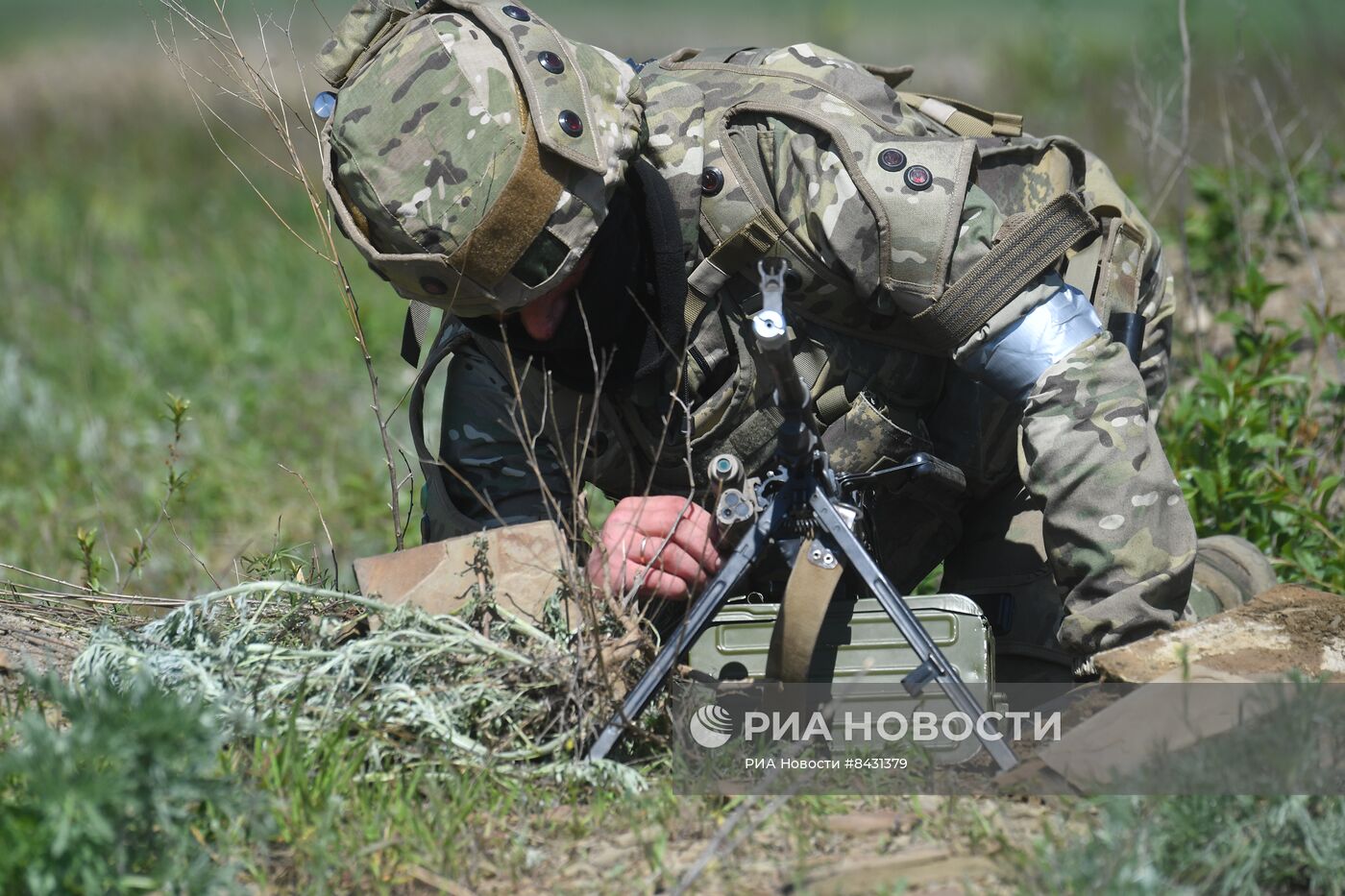 Учение штурмовых групп на полигоне в ЛНР