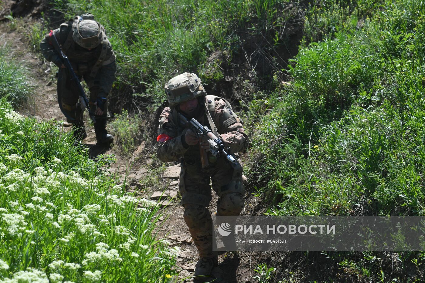 Учение штурмовых групп на полигоне в ЛНР