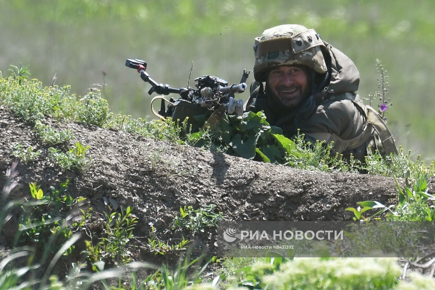 Учение штурмовых групп на полигоне в ЛНР