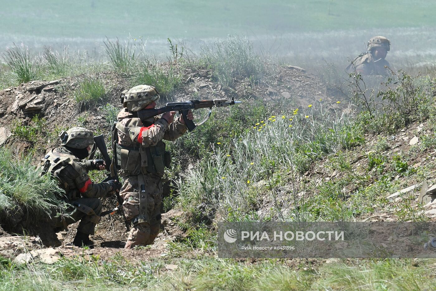 Учение штурмовых групп на полигоне в ЛНР