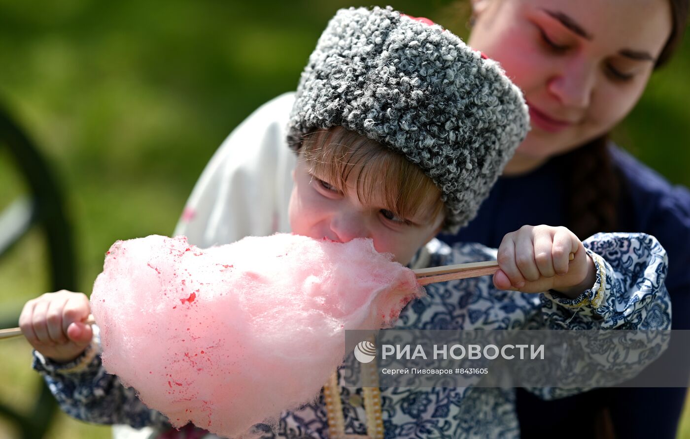 Фестиваль казачьей обрядовой культуры "Шермиции" в Ростовской области