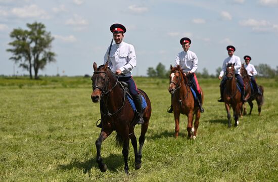 Фестиваль казачьей обрядовой культуры "Шермиции" в Ростовской области