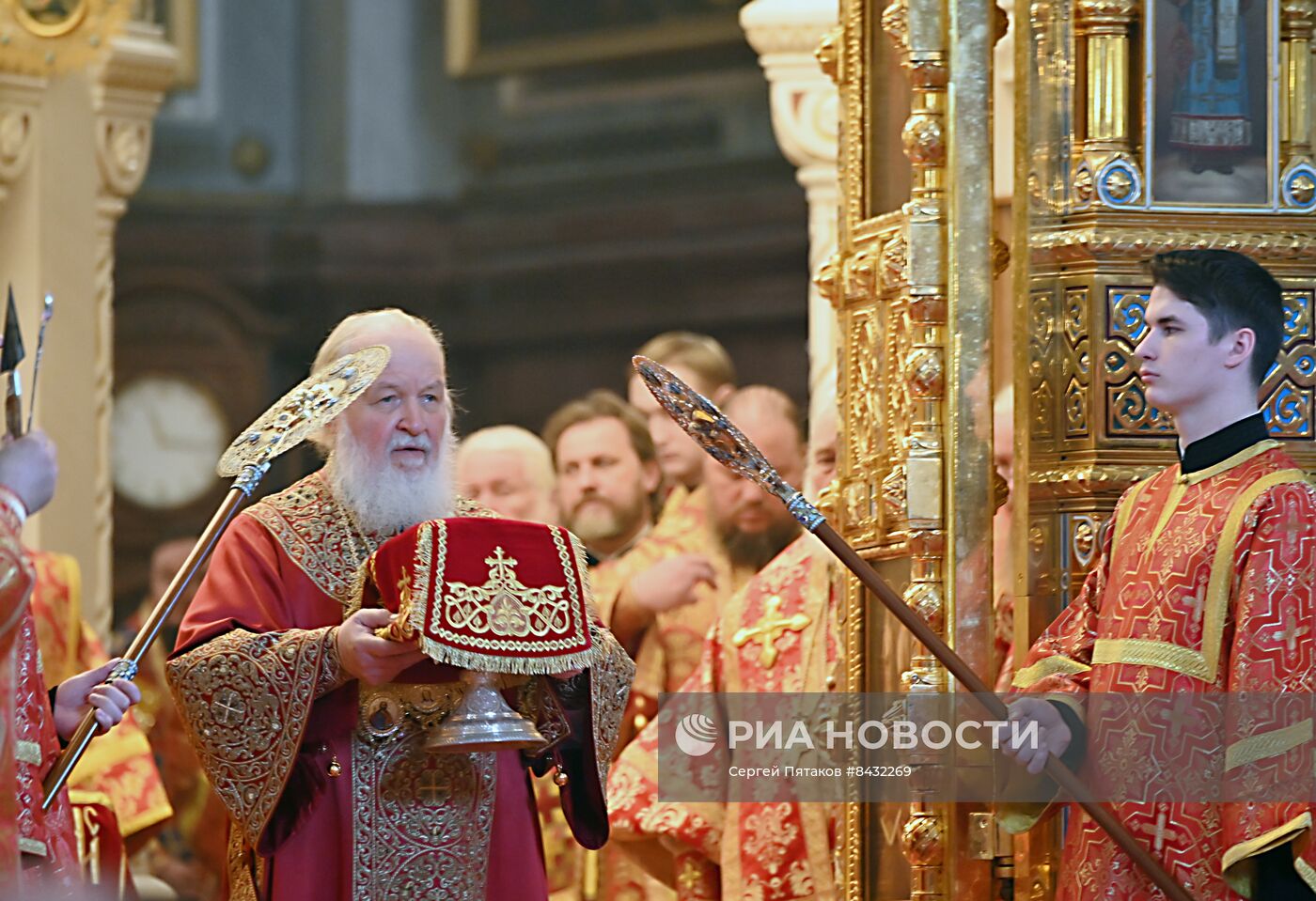 Прибытие Феодоровской иконы Божией Матери в храм Христа Спасителя