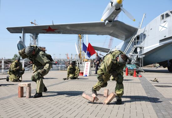 Военно-спортивный праздник в честь 320-летия Балтийского флота