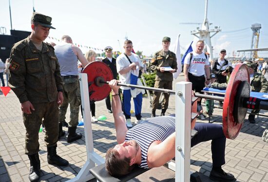 Военно-спортивный праздник в честь 320-летия Балтийского флота