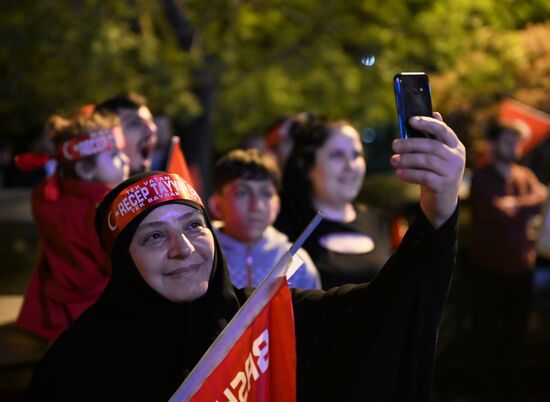 Торжественный митинг сторонников Эрдогана в Стамбуле