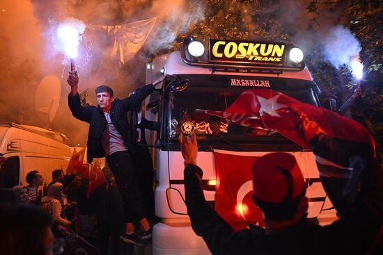 Торжественный митинг сторонников Эрдогана в Стамбуле