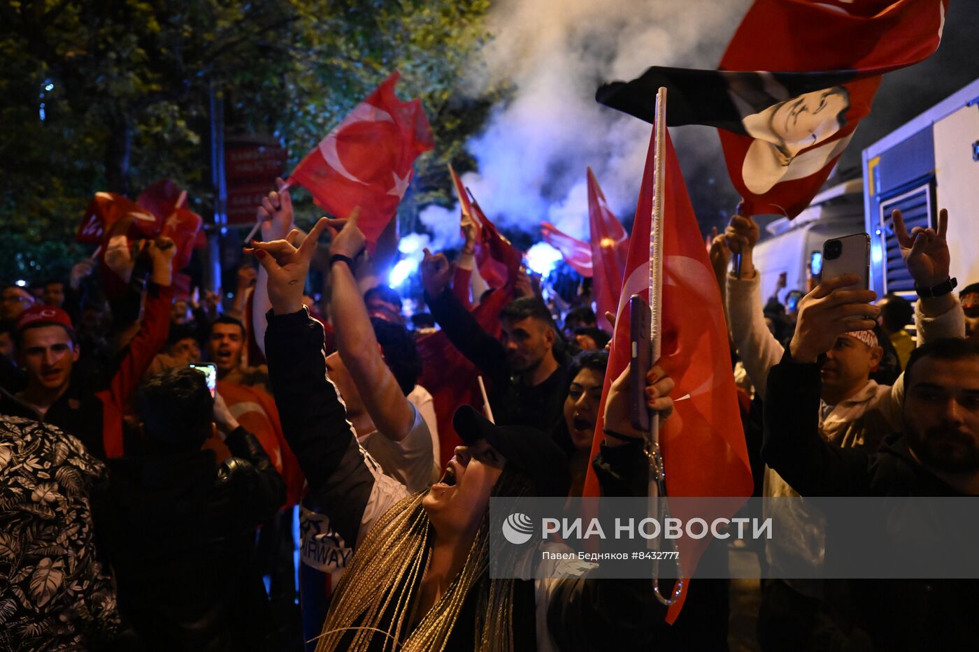 Торжественный митинг сторонников Эрдогана в Стамбуле