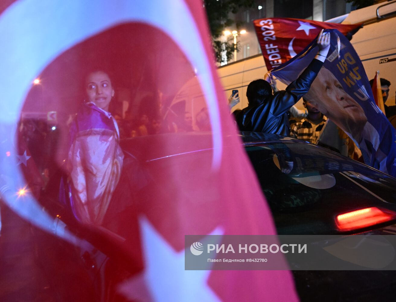 Торжественный митинг сторонников Эрдогана в Стамбуле