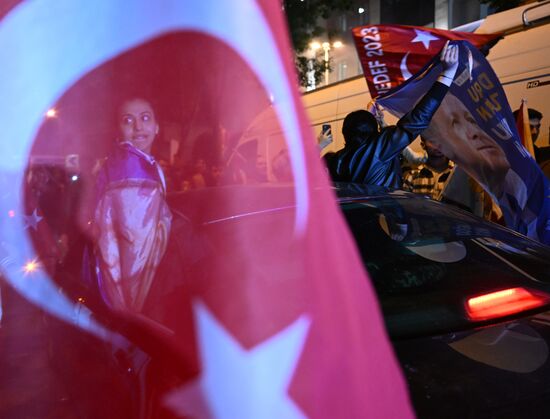 Торжественный митинг сторонников Эрдогана в Стамбуле