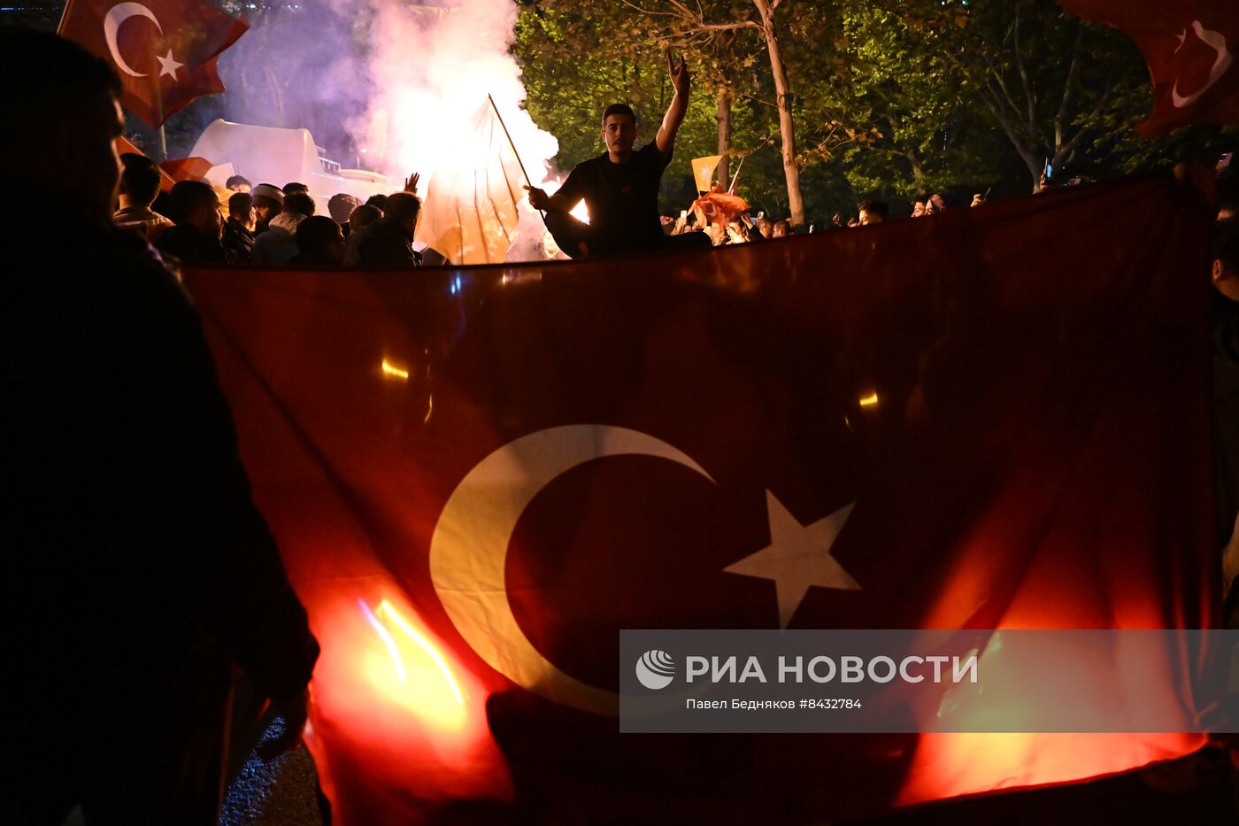 Торжественный митинг сторонников Эрдогана в Стамбуле
