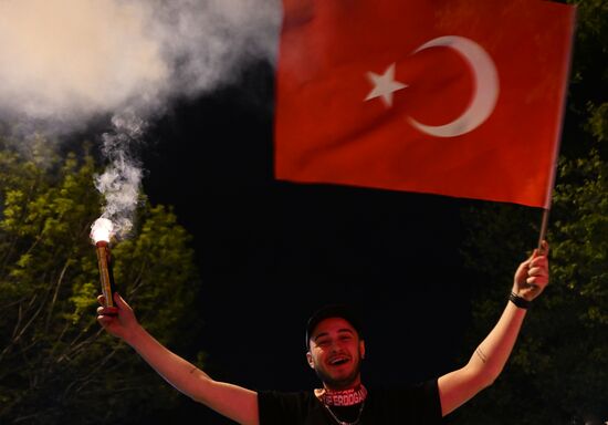 Торжественный митинг сторонников Эрдогана в Стамбуле