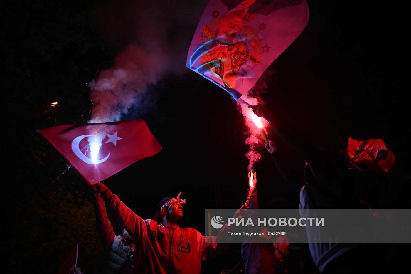 Торжественный митинг сторонников Эрдогана в Стамбуле