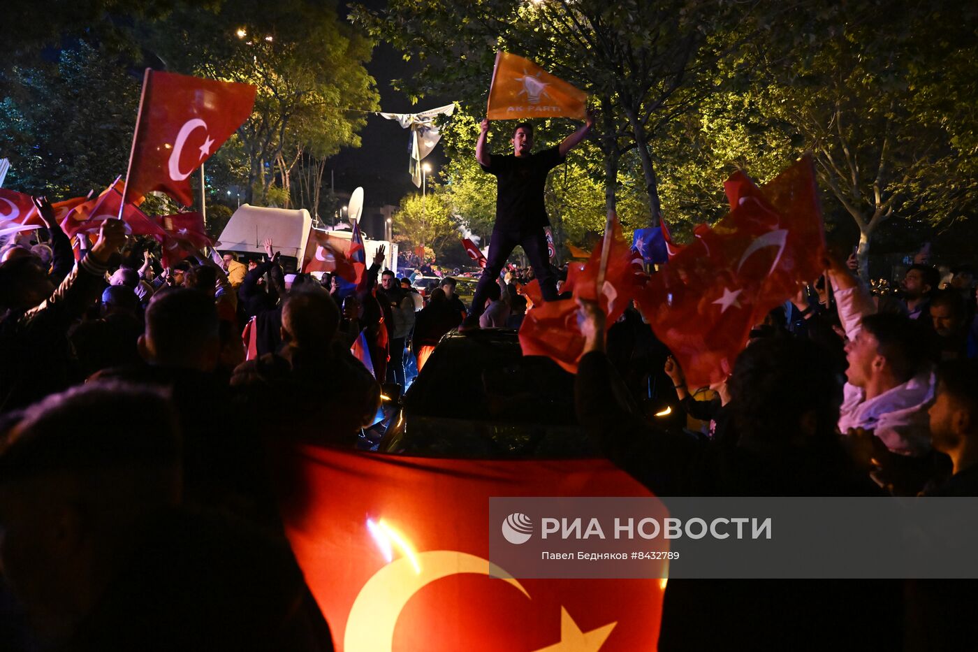 Торжественный митинг сторонников Эрдогана в Стамбуле