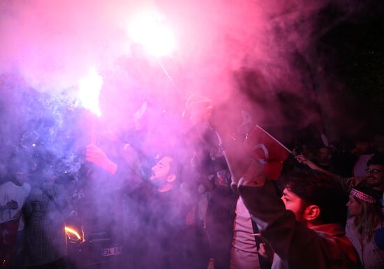 Торжественный митинг сторонников Эрдогана в Стамбуле
