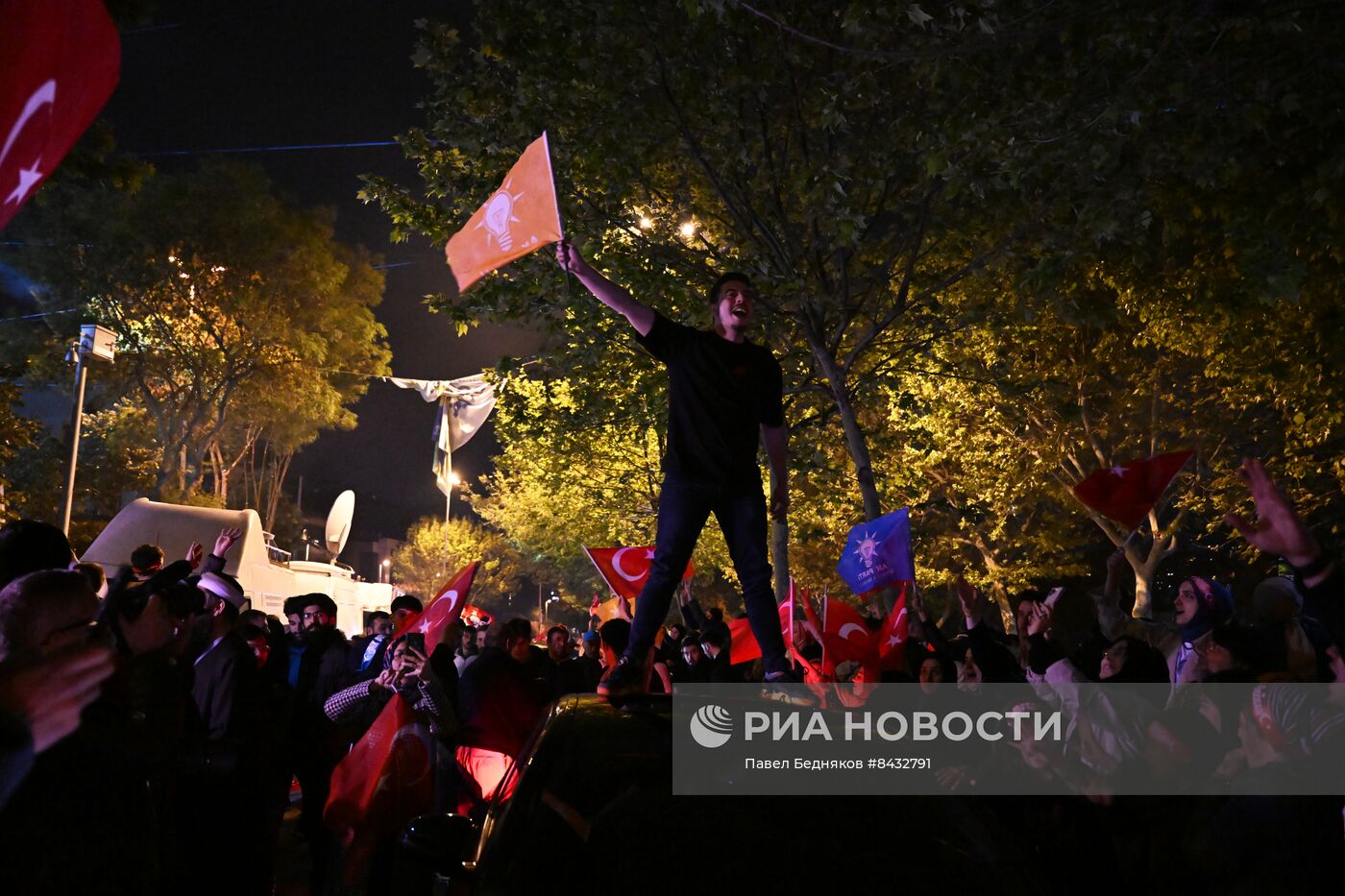 Торжественный митинг сторонников Эрдогана в Стамбуле