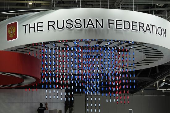 Монтаж российского стенда на выставке Международного экономического форума "Россия - Исламский мир: KazanForum". Фото могут быть использованы на условиях, указанных в разделе медиабанка, посвященном Форуму. Место: Россия, Республика Татарстан, Казань. Автор: Алексей Даничев/АНО "Дирекция спортивных и социальных проектов". Подготовка к KAZANFORUM 2023