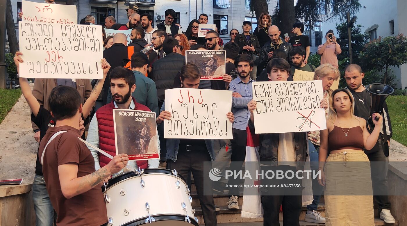 Акция протеста в Грузии против возобновления авиасообщения с Россией