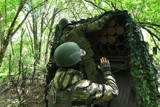 Боевая работа расчетов РСЗО "Торнадо-Г" 1-й гвардейской танковой армии ЗВО в ЛНР