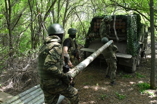 Боевая работа расчетов РСЗО "Торнадо-Г" 1-й гвардейской танковой армии ЗВО в ЛНР