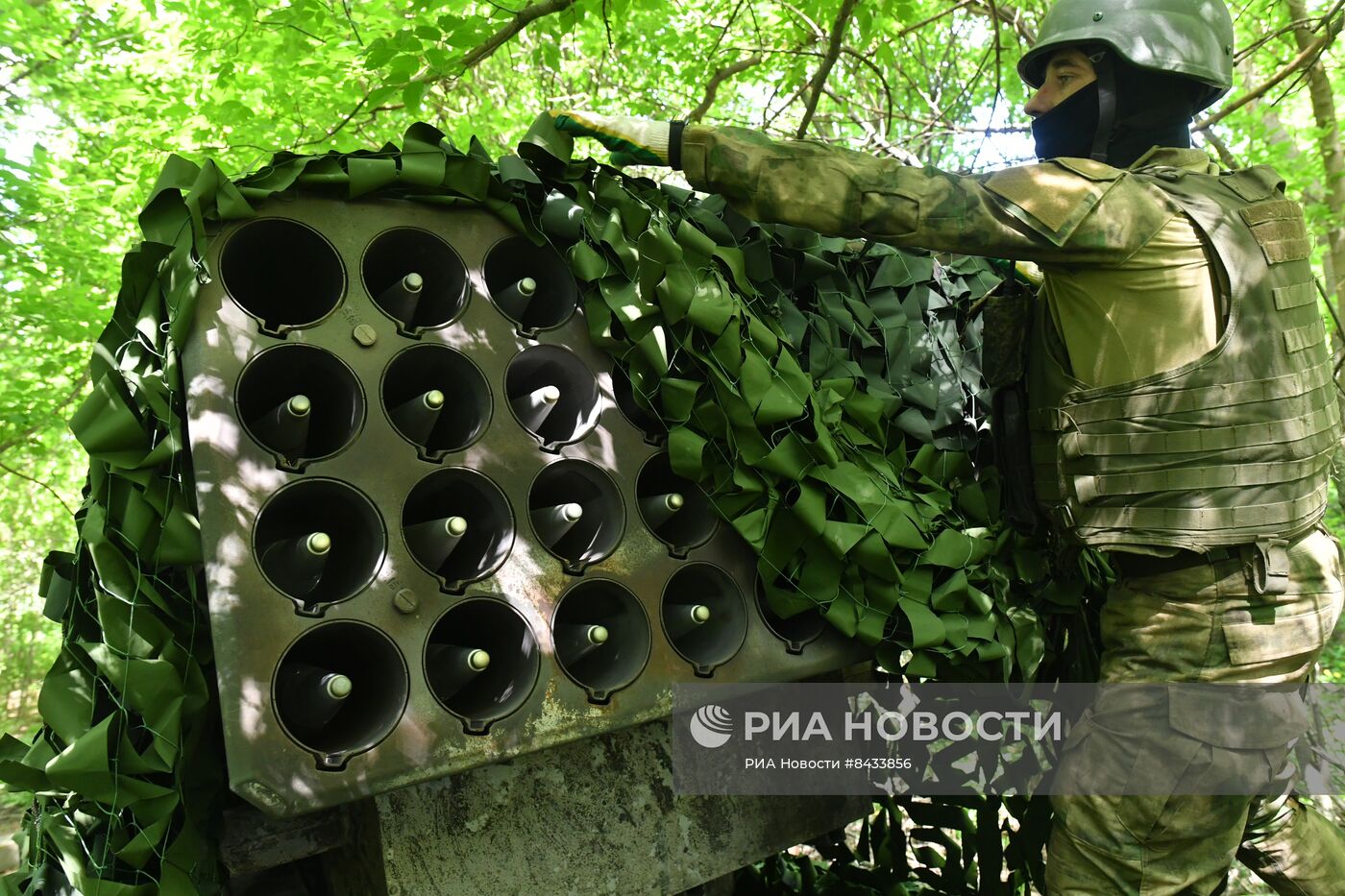 Боевая работа расчетов РСЗО "Торнадо-Г" 1-й гвардейской танковой армии ЗВО в ЛНР