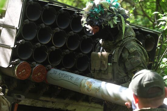 Боевая работа расчетов РСЗО "Торнадо-Г" 1-й гвардейской танковой армии ЗВО в ЛНР