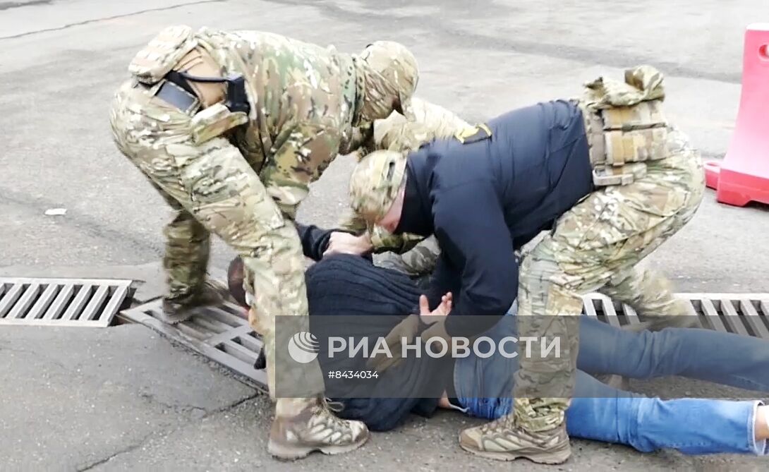 ФСБ пресекла деятельность подпольных оружейных мастерских в 44 регионах