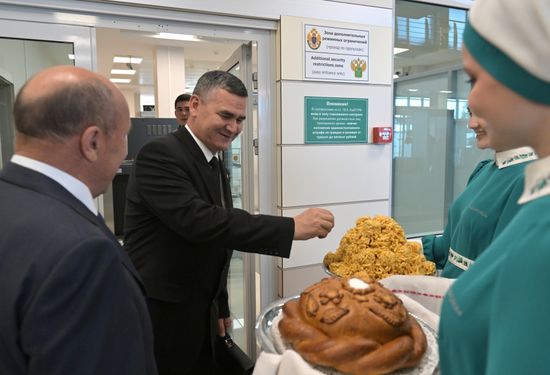 Генеральный директор транспорта и коммуникаций при кабинете министров Туркменистана Мамметхан Чакыев во время церемонии встречи в аэропорту Казани в преддверии Международного экономического форума "Россия - Исламский мир: KazanForum". Фото могут быть использованы при наличии обязательной ссылки на источник. Место: Россия, Республика Татарстан, Казань. Автор: Павел Лисицын/АНО "Дирекция спортивных и социальных проектов". KAZANFORUM 2023. Прилеты гостей