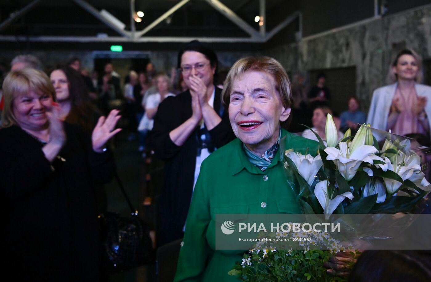 Спектакль "Не могу приехать. Цветет миндаль"