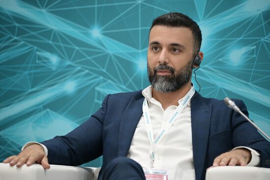 KAZANFORUM 2023. Лучшие решения для "Умных городов" : оптимизация траффика и повышение безопасности 